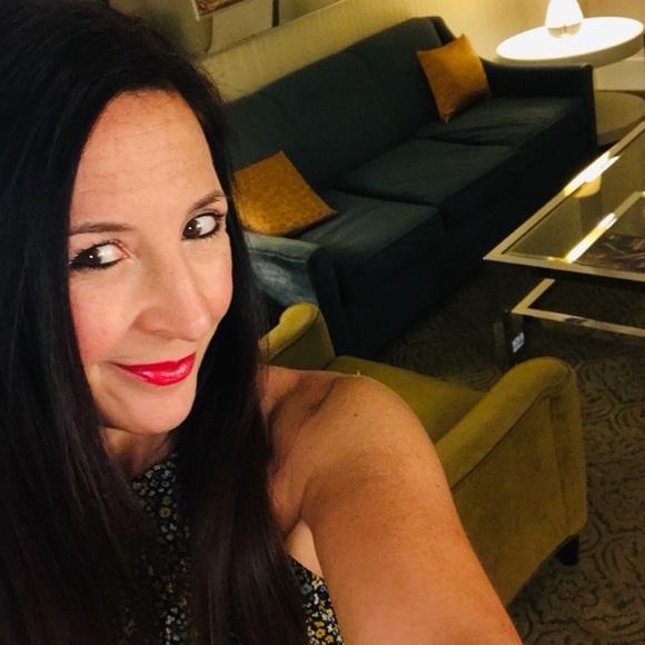 Meet your Posher, Claudia - Picture 4 of 4